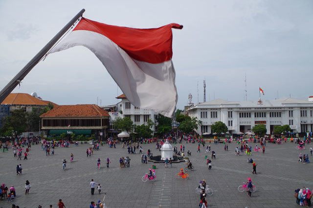 歴史あるインドネシアの広場